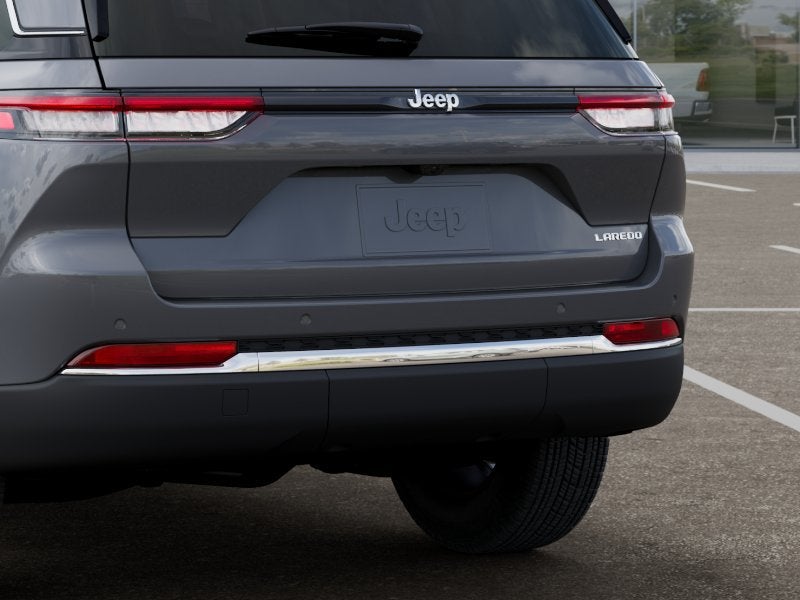 2027 Jeep Grand Cherokee Laredo