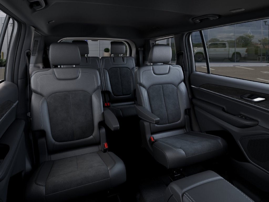 2027 Jeep Grand Cherokee L Laredo Altitude