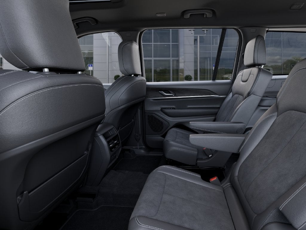 2027 Jeep Grand Cherokee L Laredo Altitude