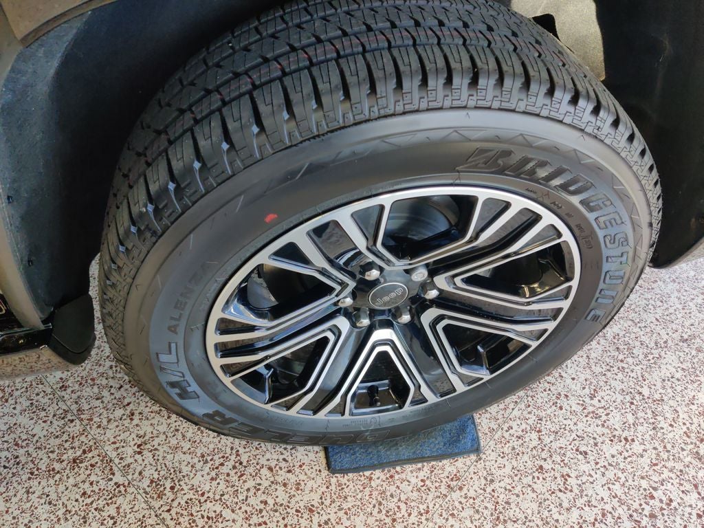 2026 Jeep Grand Wagoneer Base