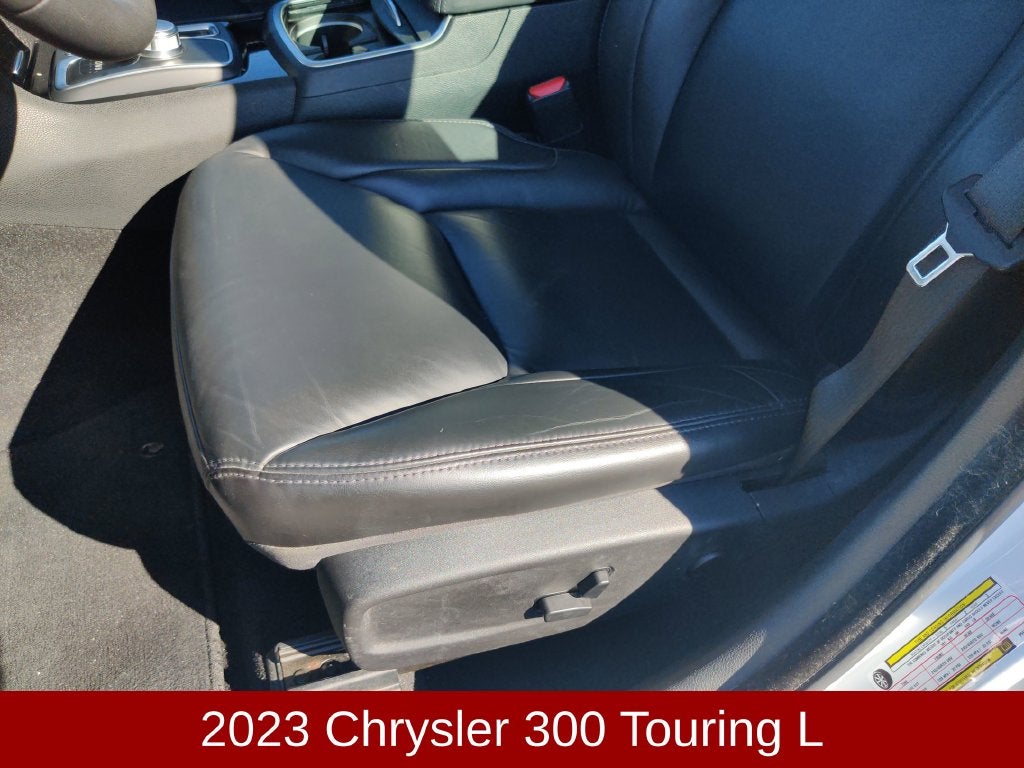 2023 Chrysler 300 Touring