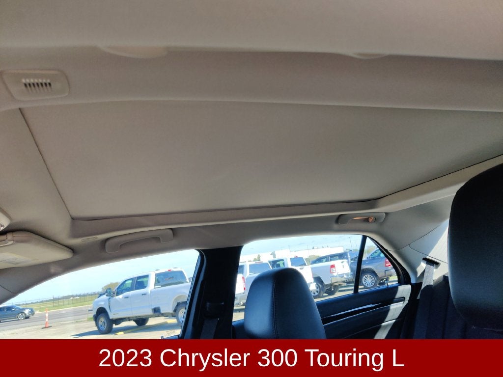 2023 Chrysler 300 Touring