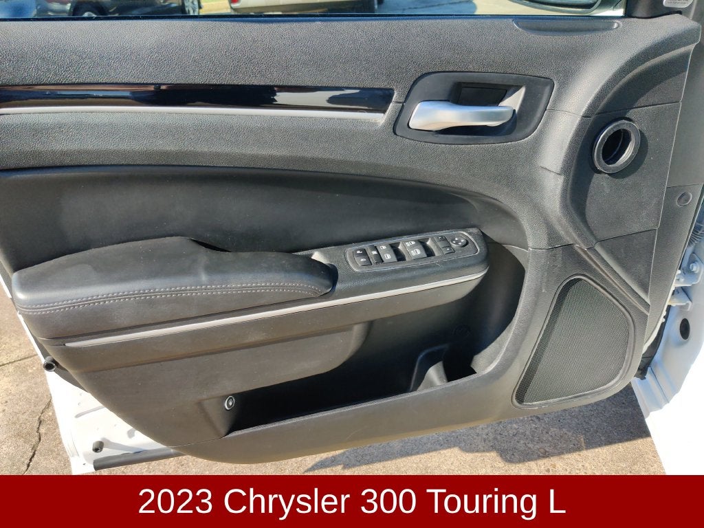 2023 Chrysler 300 Touring