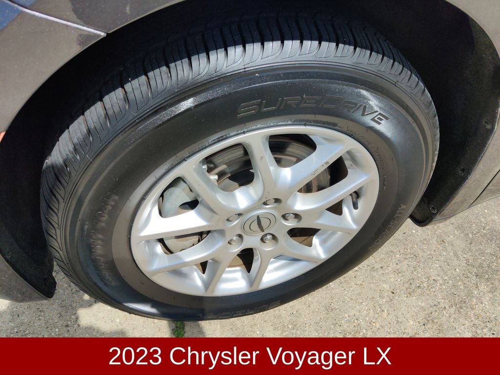 2023 Chrysler Voyager LX
