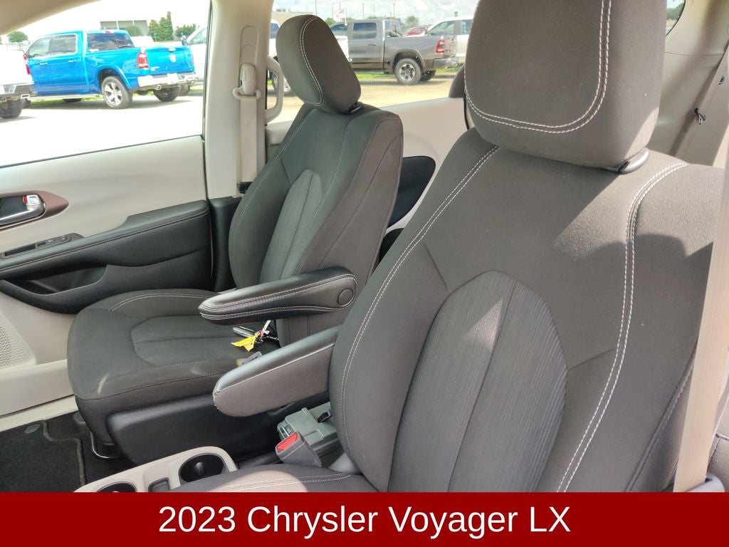 2023 Chrysler Voyager LX