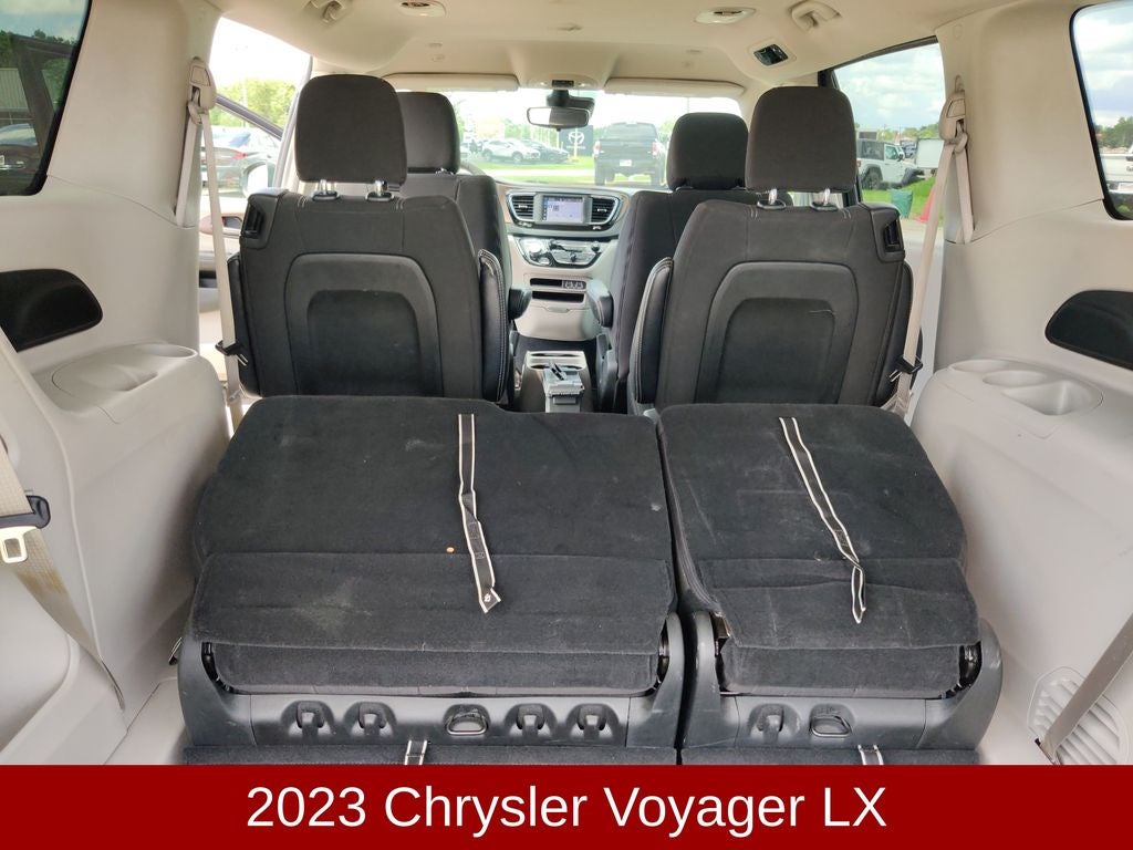 2023 Chrysler Voyager LX