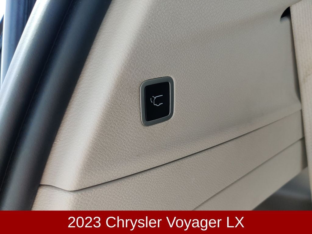 2023 Chrysler Voyager LX