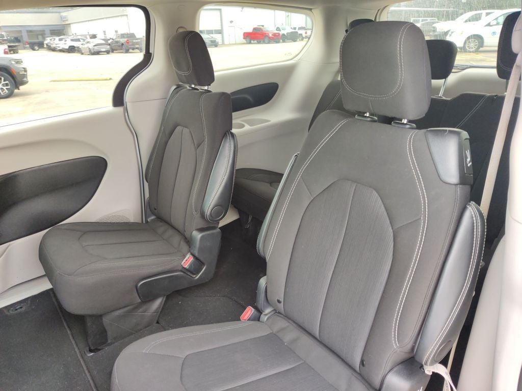 2024 Chrysler Voyager LX