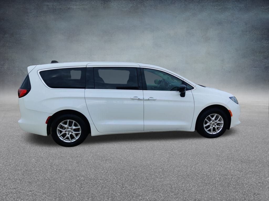 2024 Chrysler Voyager LX
