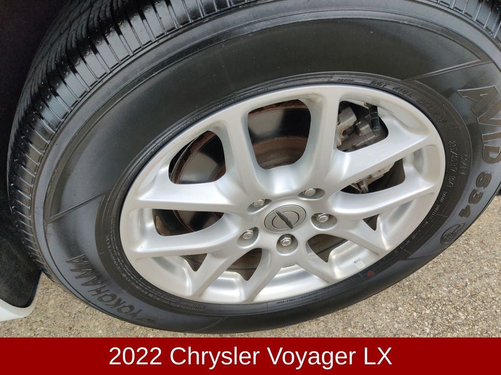 2022 Chrysler Voyager LX