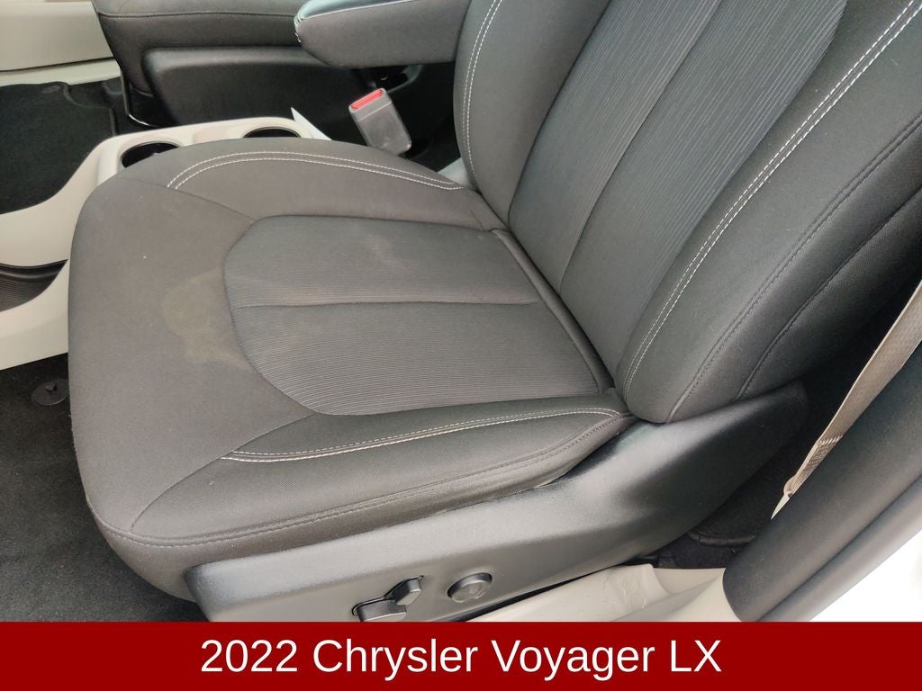 2022 Chrysler Voyager LX