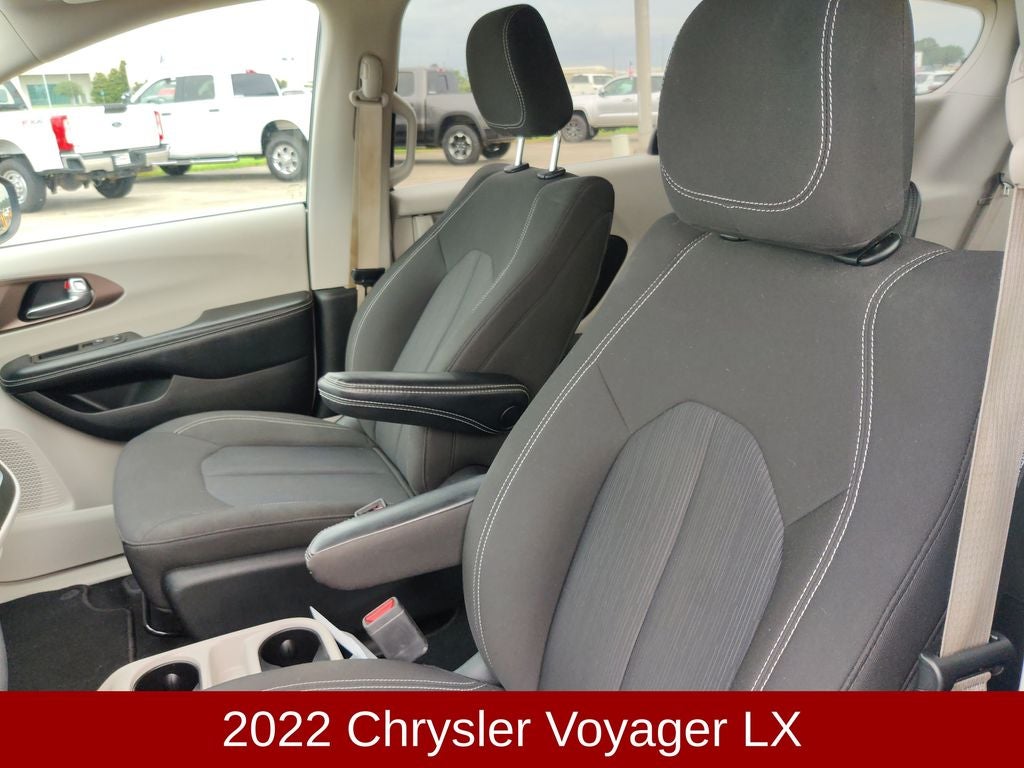 2022 Chrysler Voyager LX