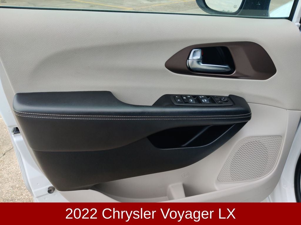 2022 Chrysler Voyager LX