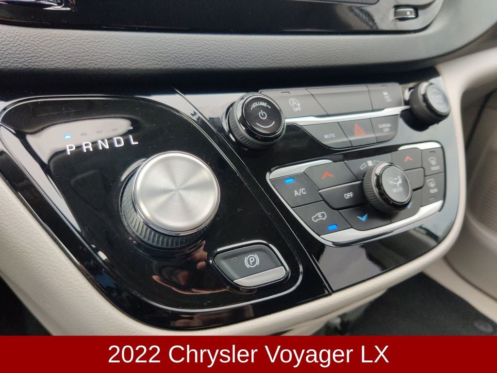 2022 Chrysler Voyager LX