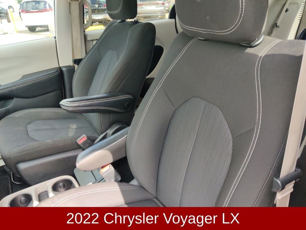 2022 Chrysler Voyager LX