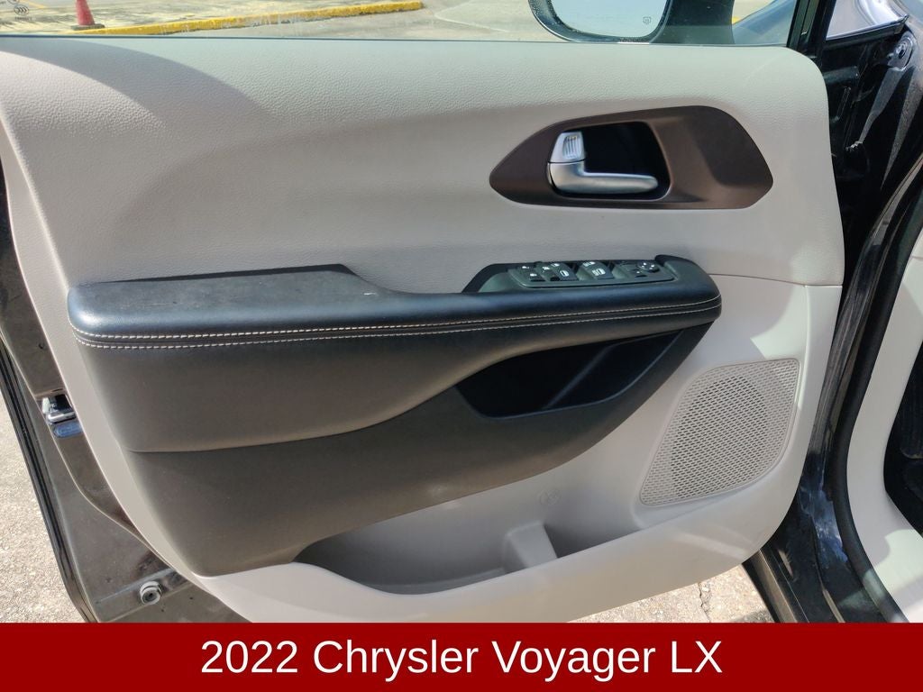 2022 Chrysler Voyager LX