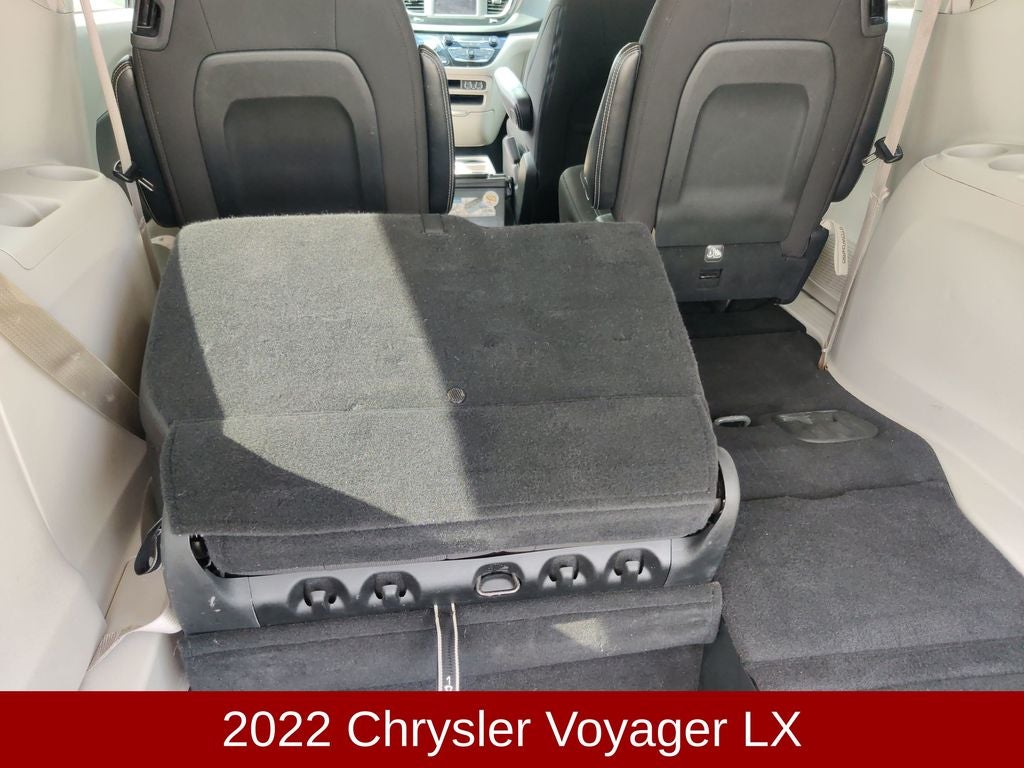 2022 Chrysler Voyager LX