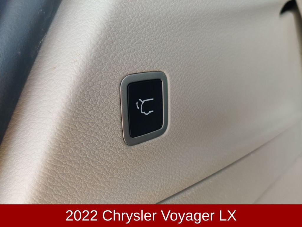 2022 Chrysler Voyager LX