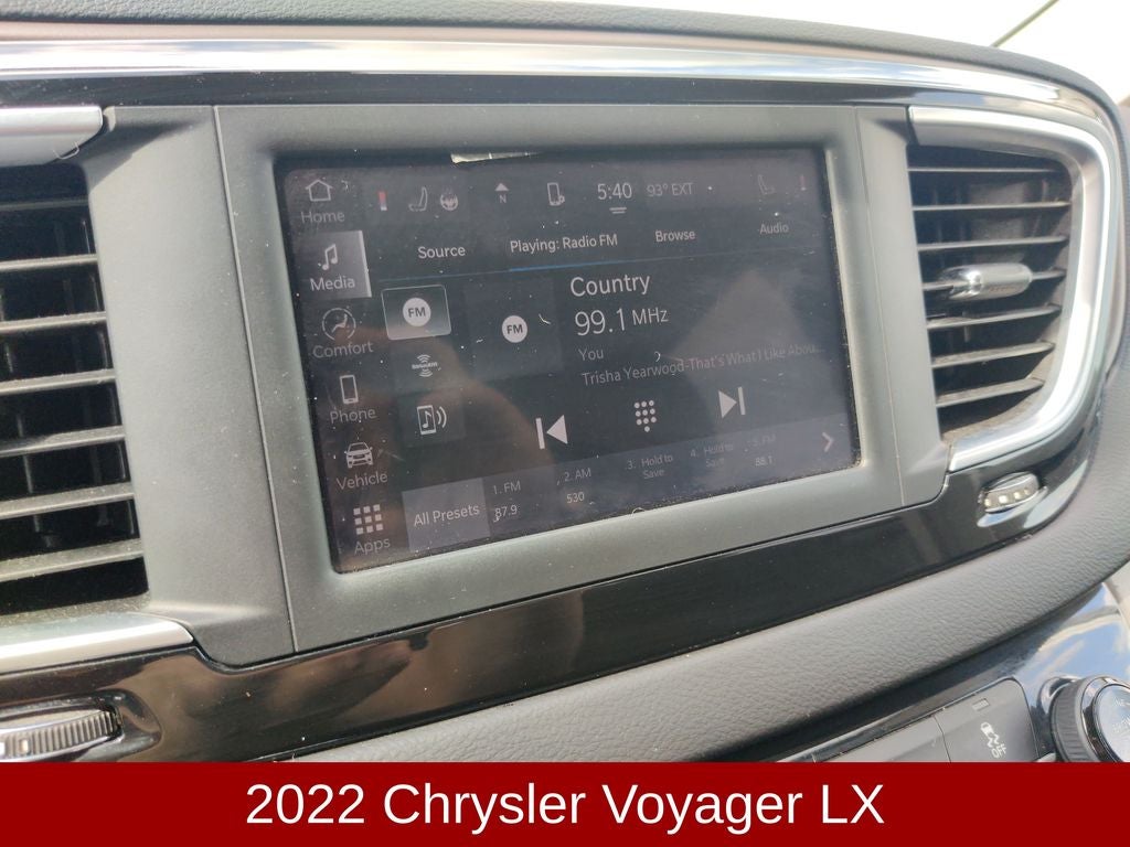 2022 Chrysler Voyager LX