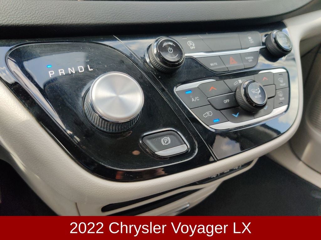 2022 Chrysler Voyager LX