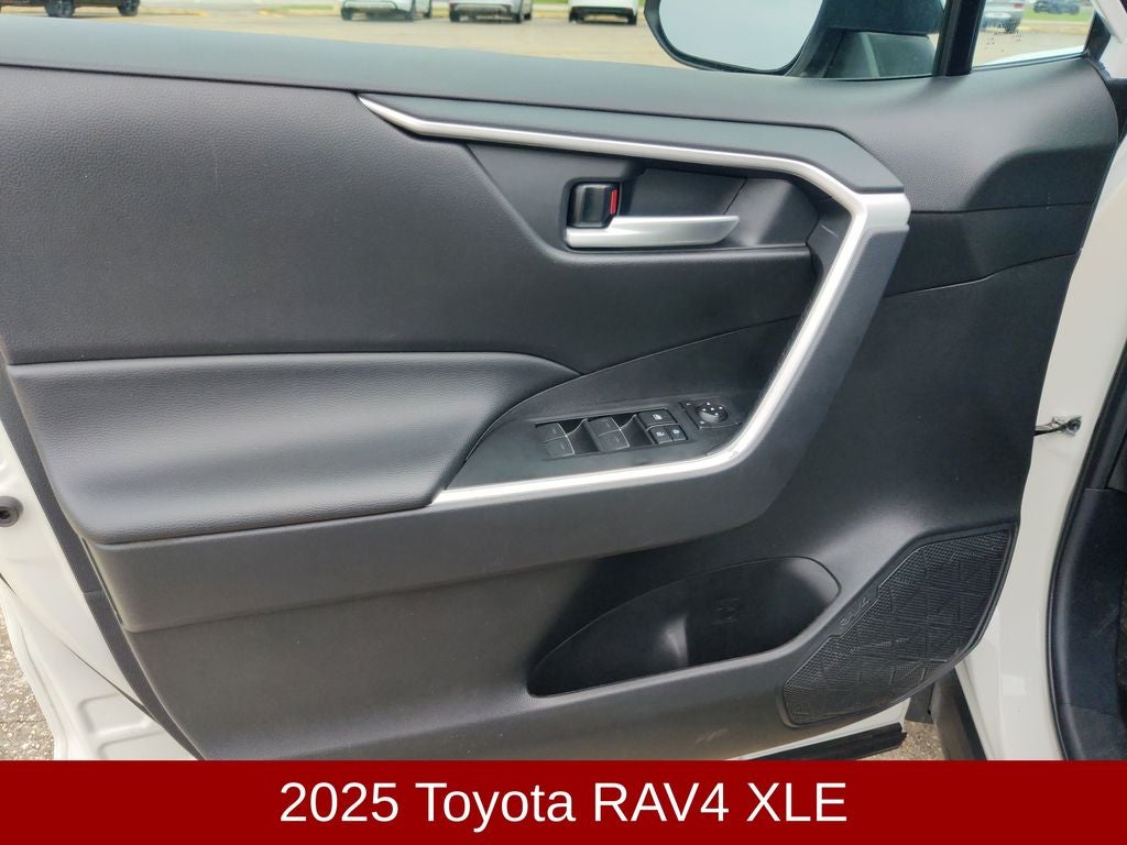 2025 Toyota RAV4 XLE