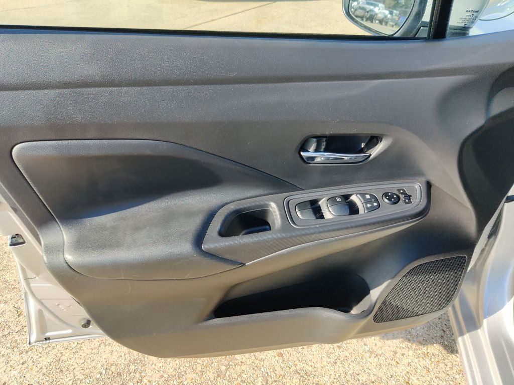 2023 Nissan Versa 1.6 SV