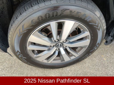 2025 Nissan Pathfinder SL
