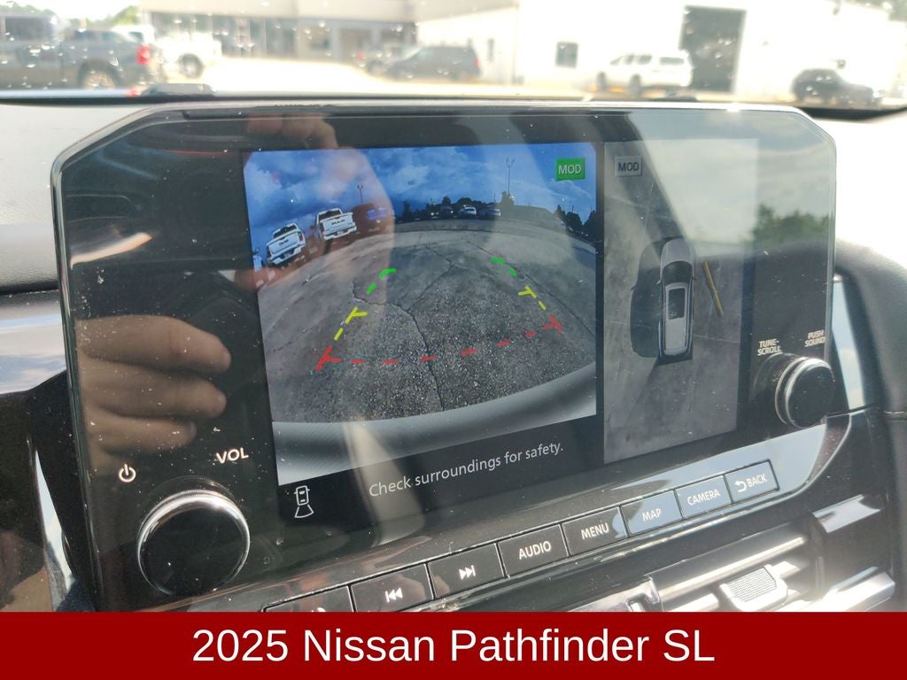 2025 Nissan Pathfinder SL