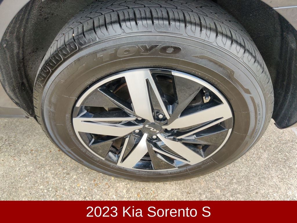 2023 Kia Sorento S