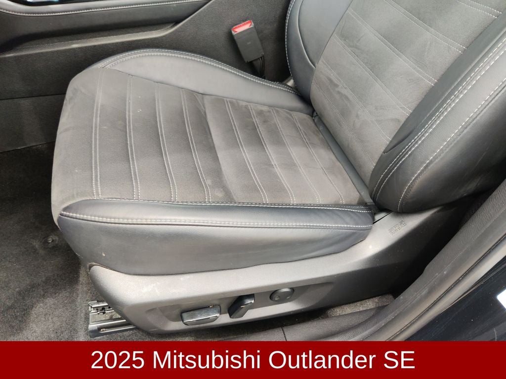 2025 Mitsubishi Outlander SE