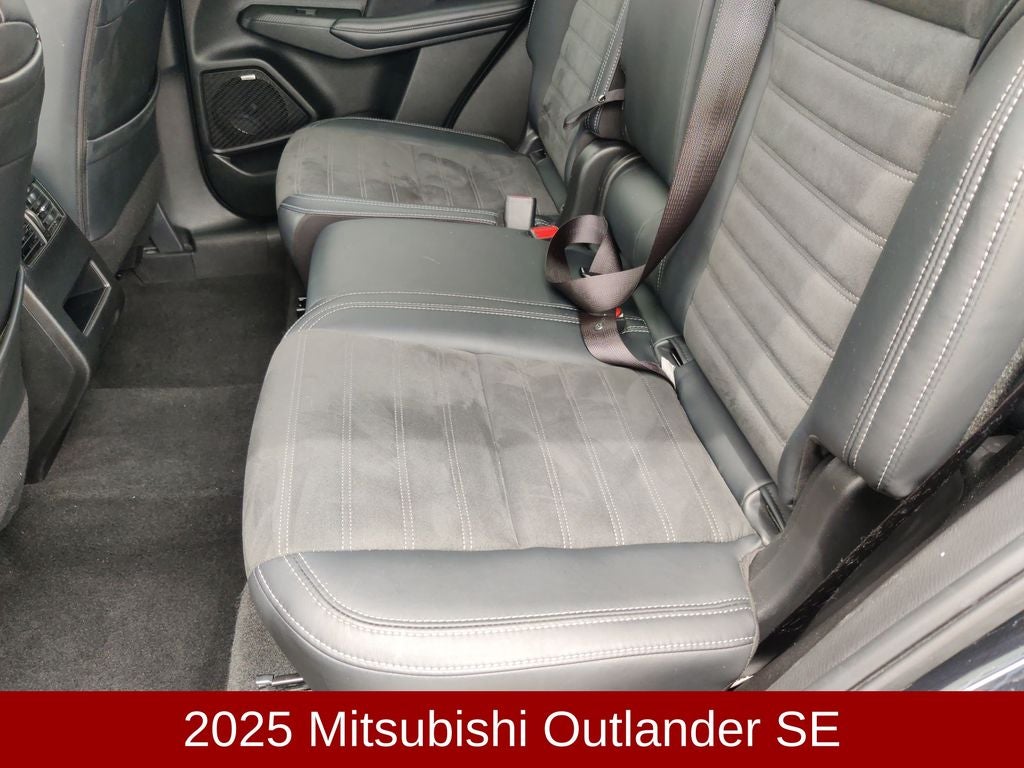 2025 Mitsubishi Outlander SE
