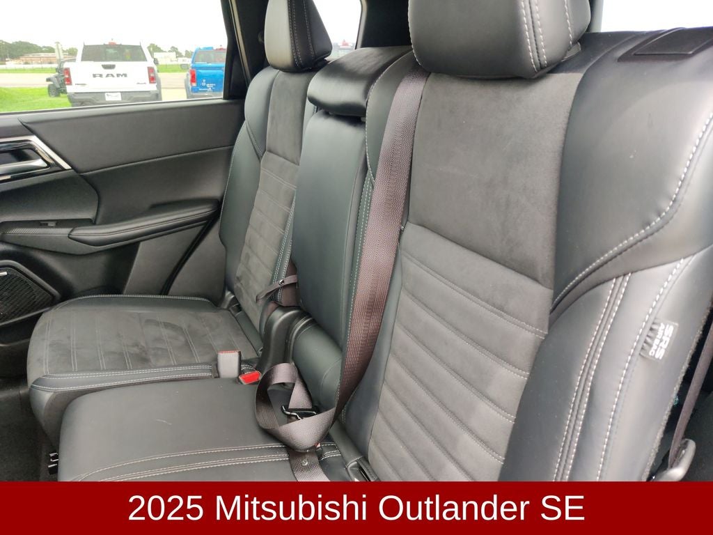 2025 Mitsubishi Outlander SE