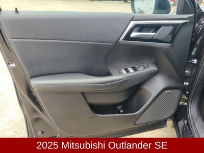 2025 Mitsubishi Outlander SE