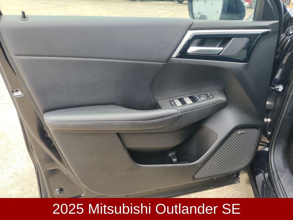 2025 Mitsubishi Outlander SE