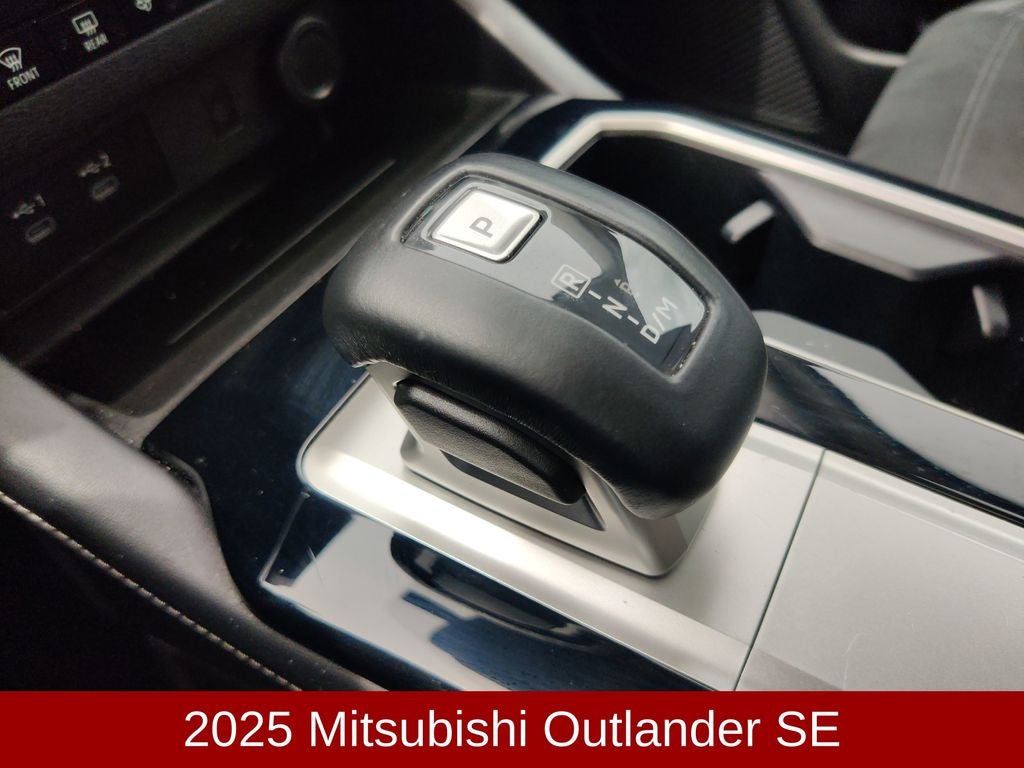 2025 Mitsubishi Outlander SE